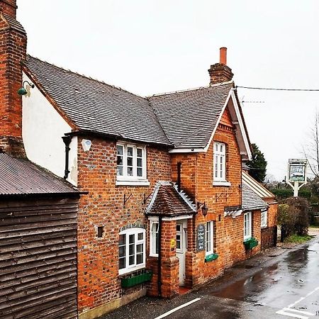 ホテル The Six Bells Beenham エクステリア 写真
