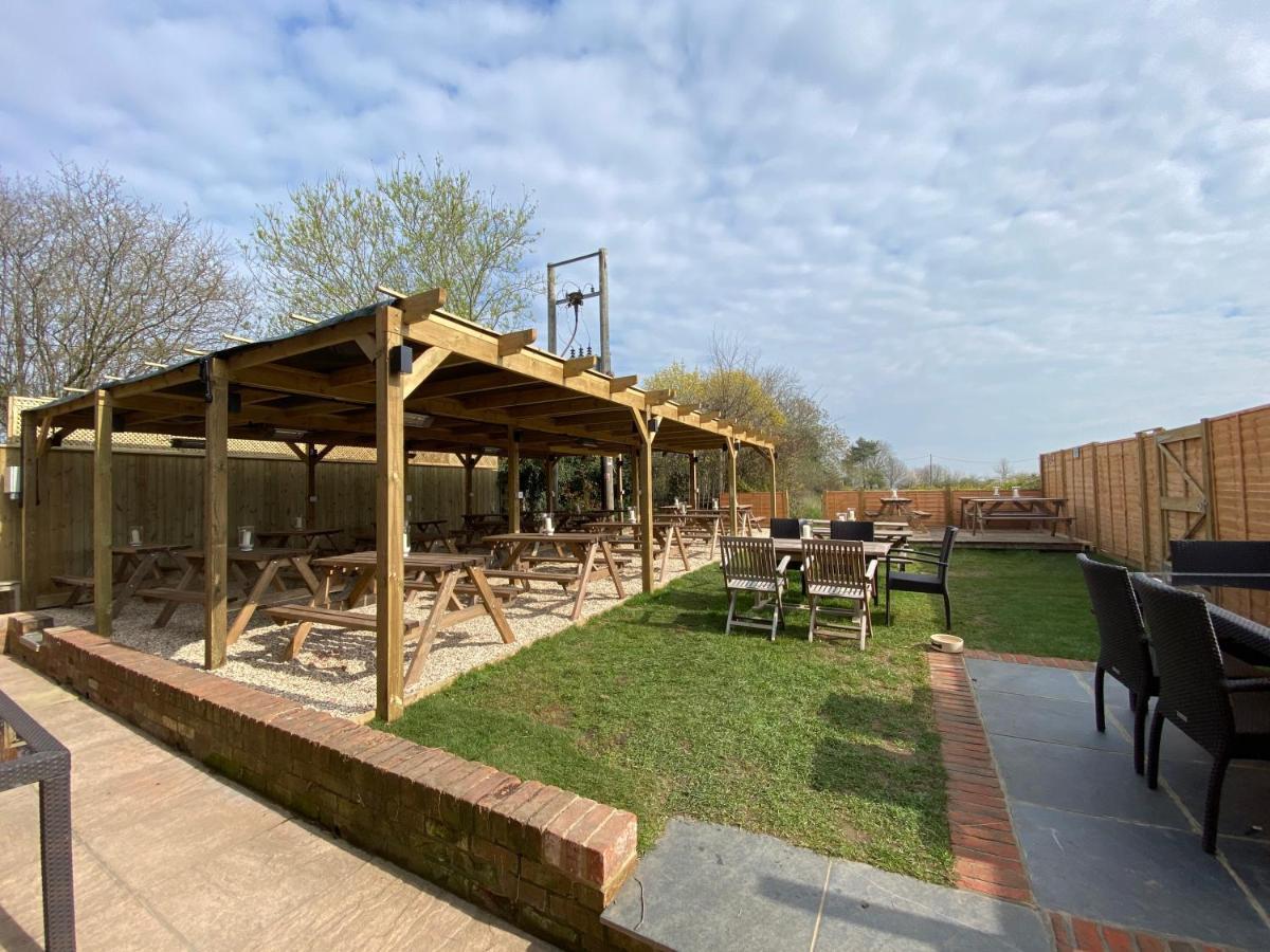 ホテル The Six Bells Beenham エクステリア 写真