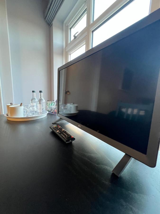 ホテル The Six Bells Beenham エクステリア 写真