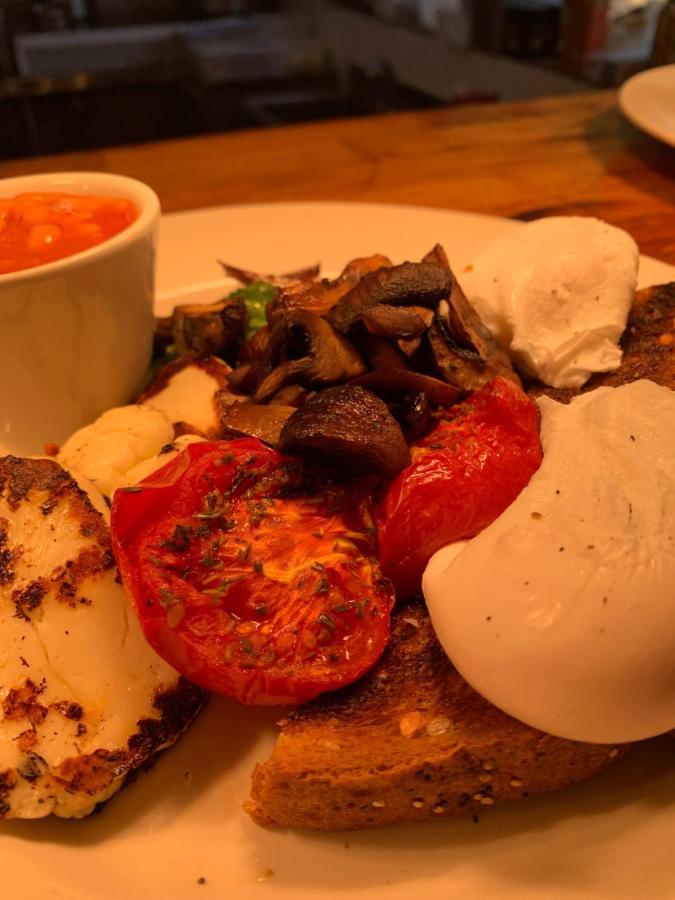 ホテル The Six Bells Beenham エクステリア 写真